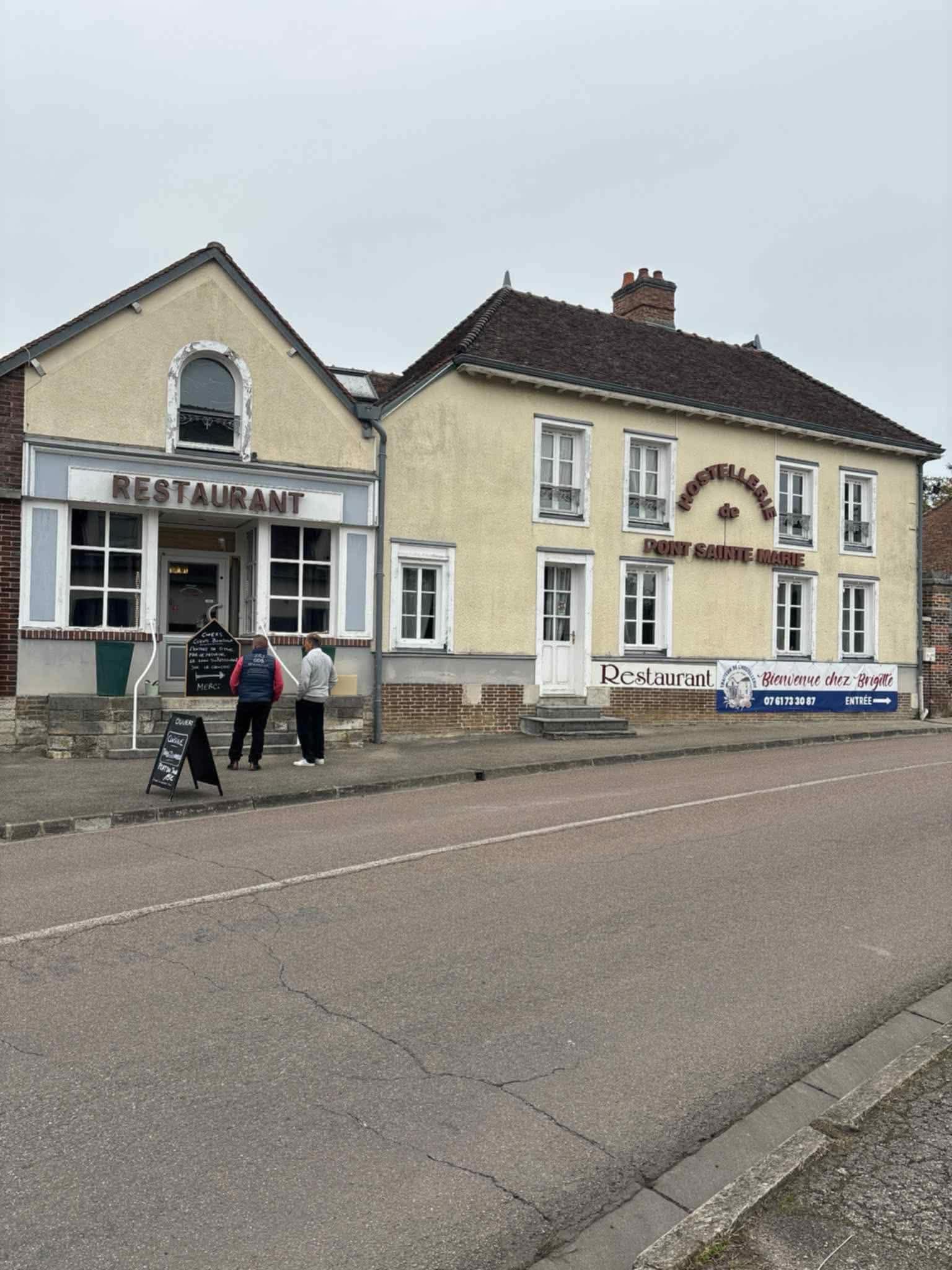 Avant — Hostellerie façade